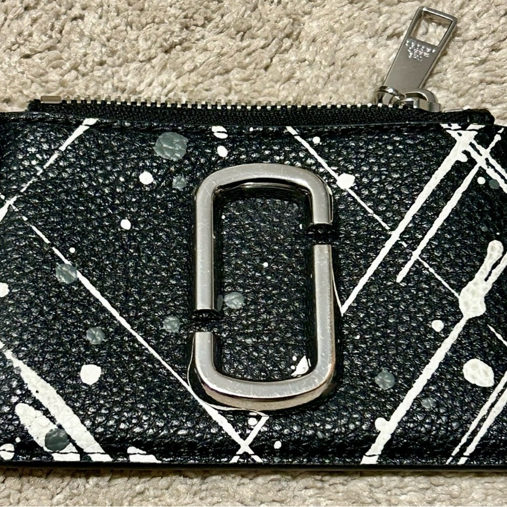 Marc Jacobs Black and White Card Holder/change purse with Silver hardware.